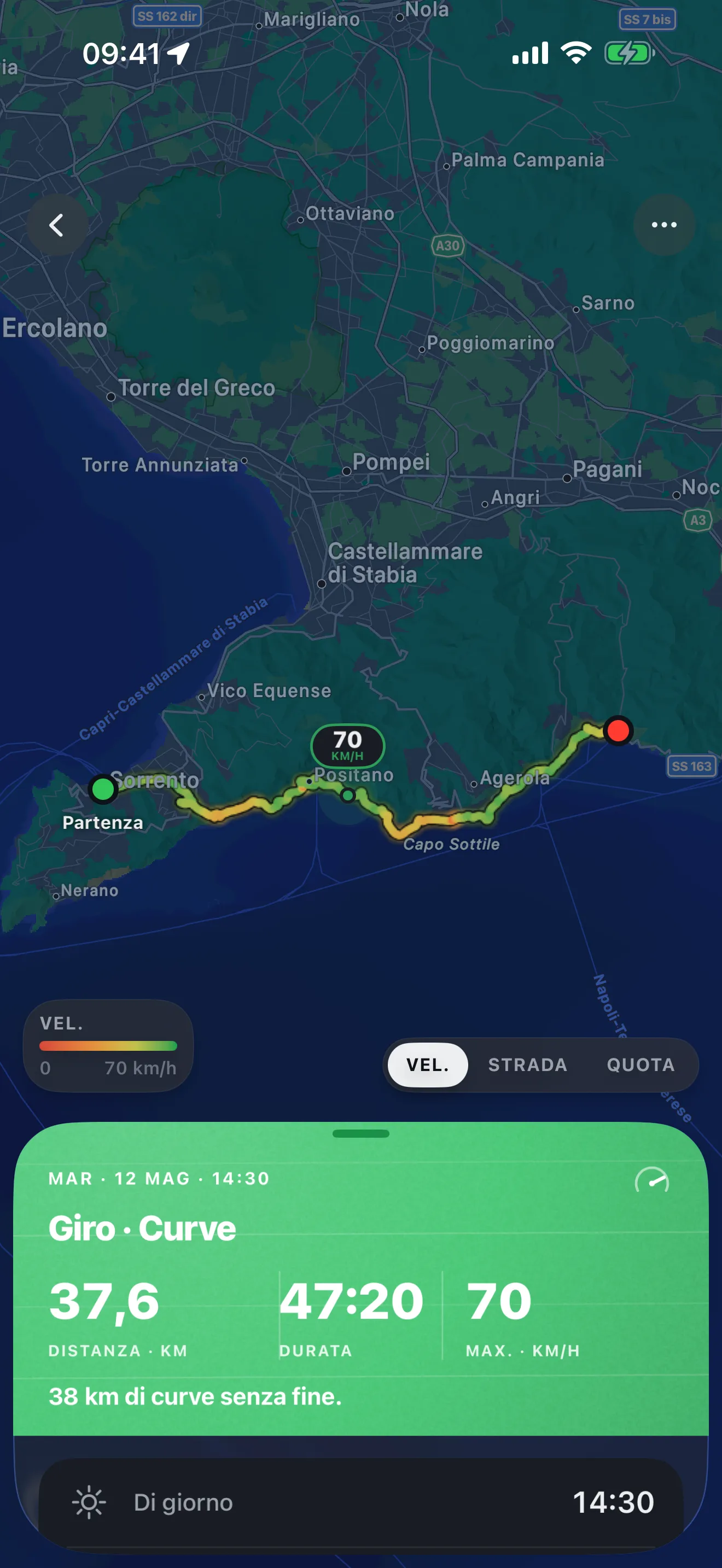 Roveri mostra un giro registrato: il tracciato corre su una mappa costiera scura, accanto un pannello verde con le statistiche