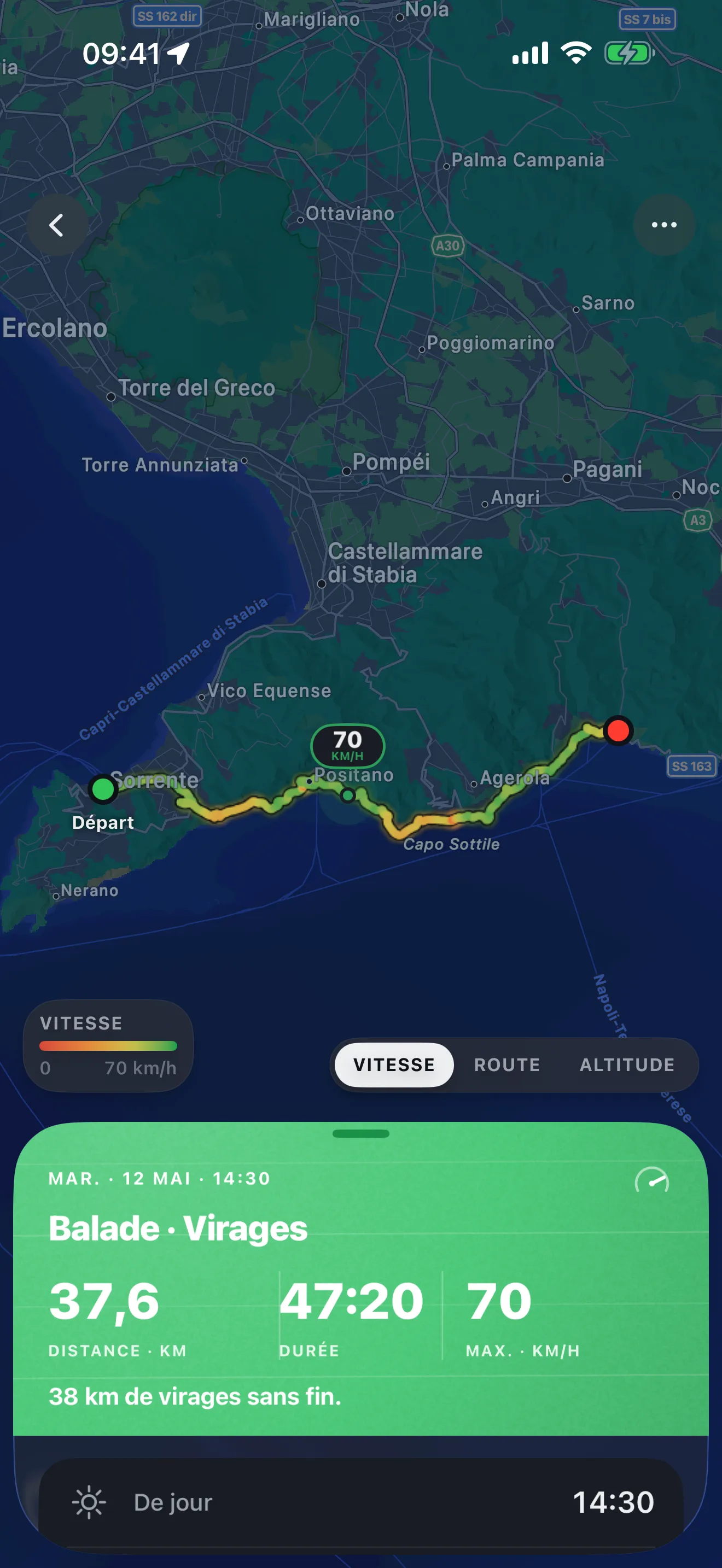 Roveri affiche une balade enregistrée : le tracé suit une carte côtière sombre, avec un panneau de stats vert à côté